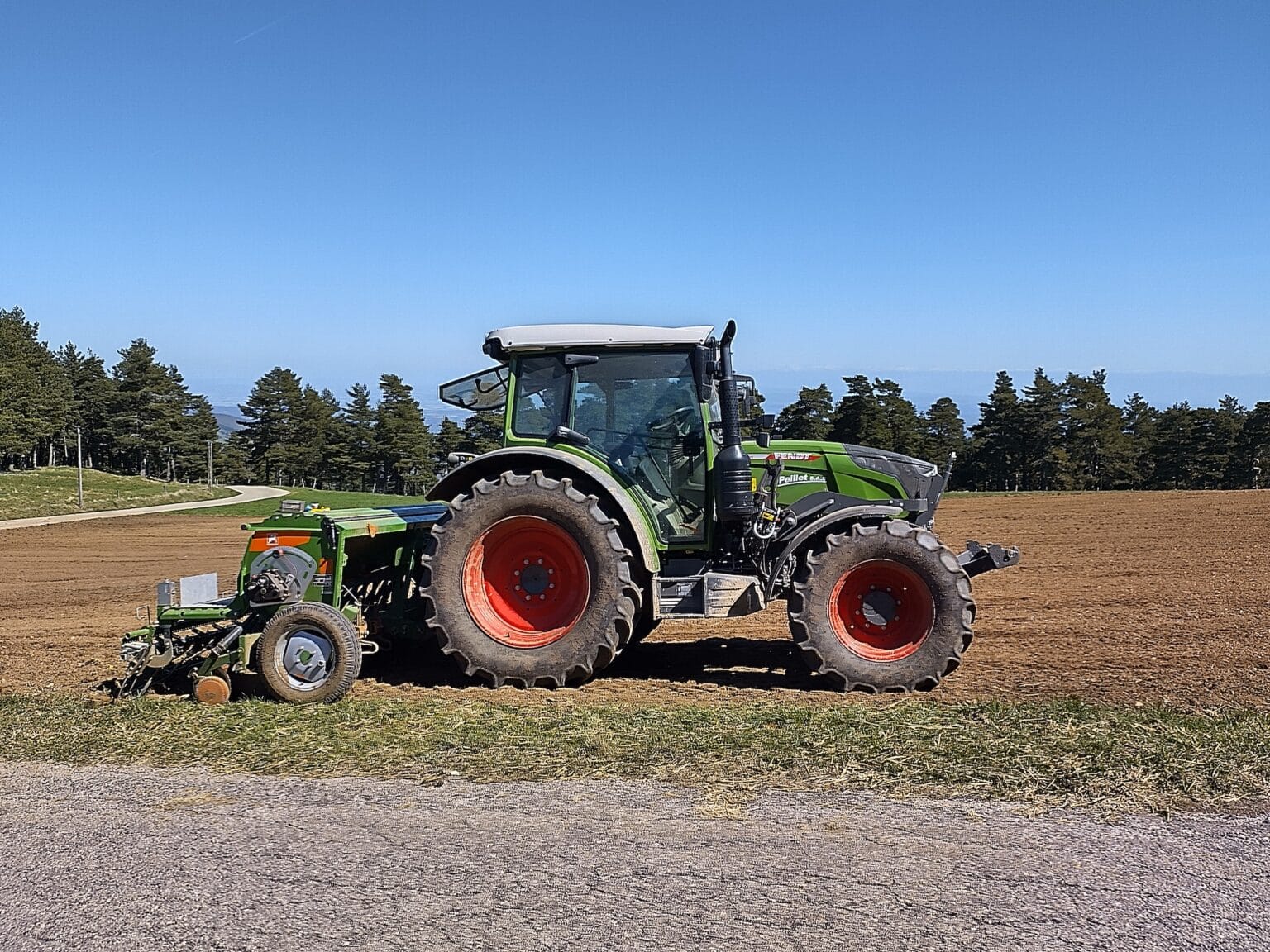 Semis de prairie à Burdignes au coeur du Pilat