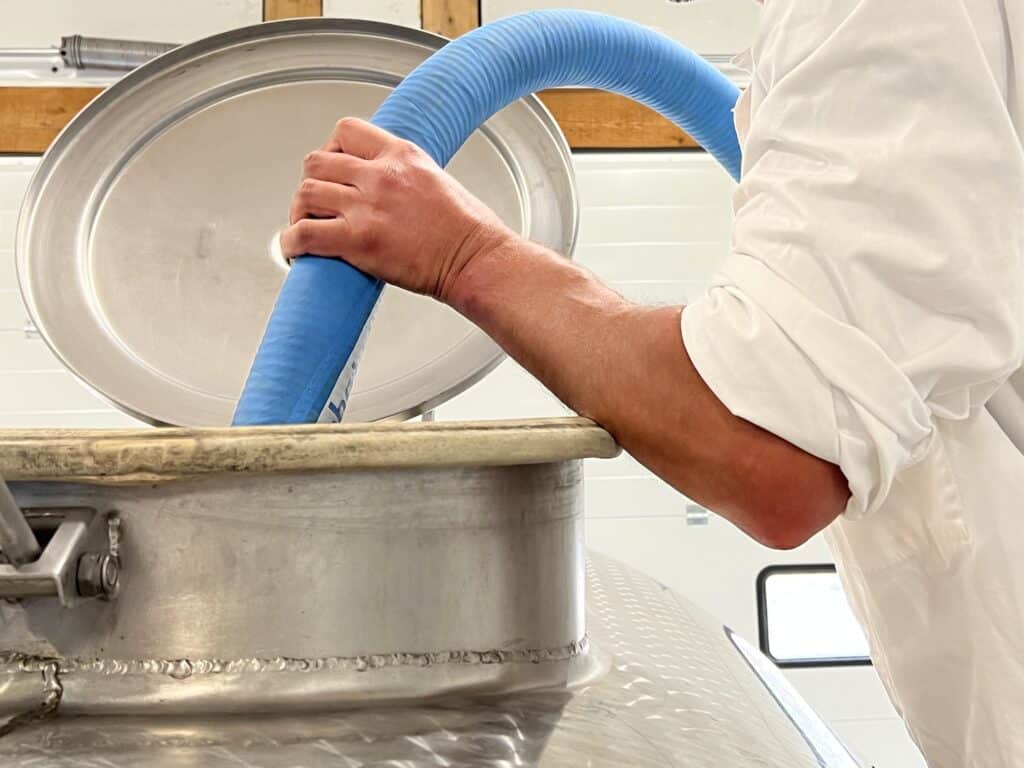 le ramassage de notre lait en circuit court à Burdignes-Pilat