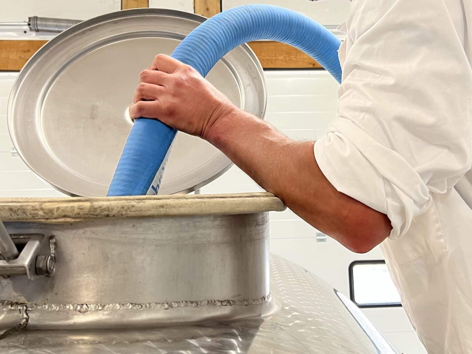 le ramassage de notre lait en circuit court à Burdignes-Pilat