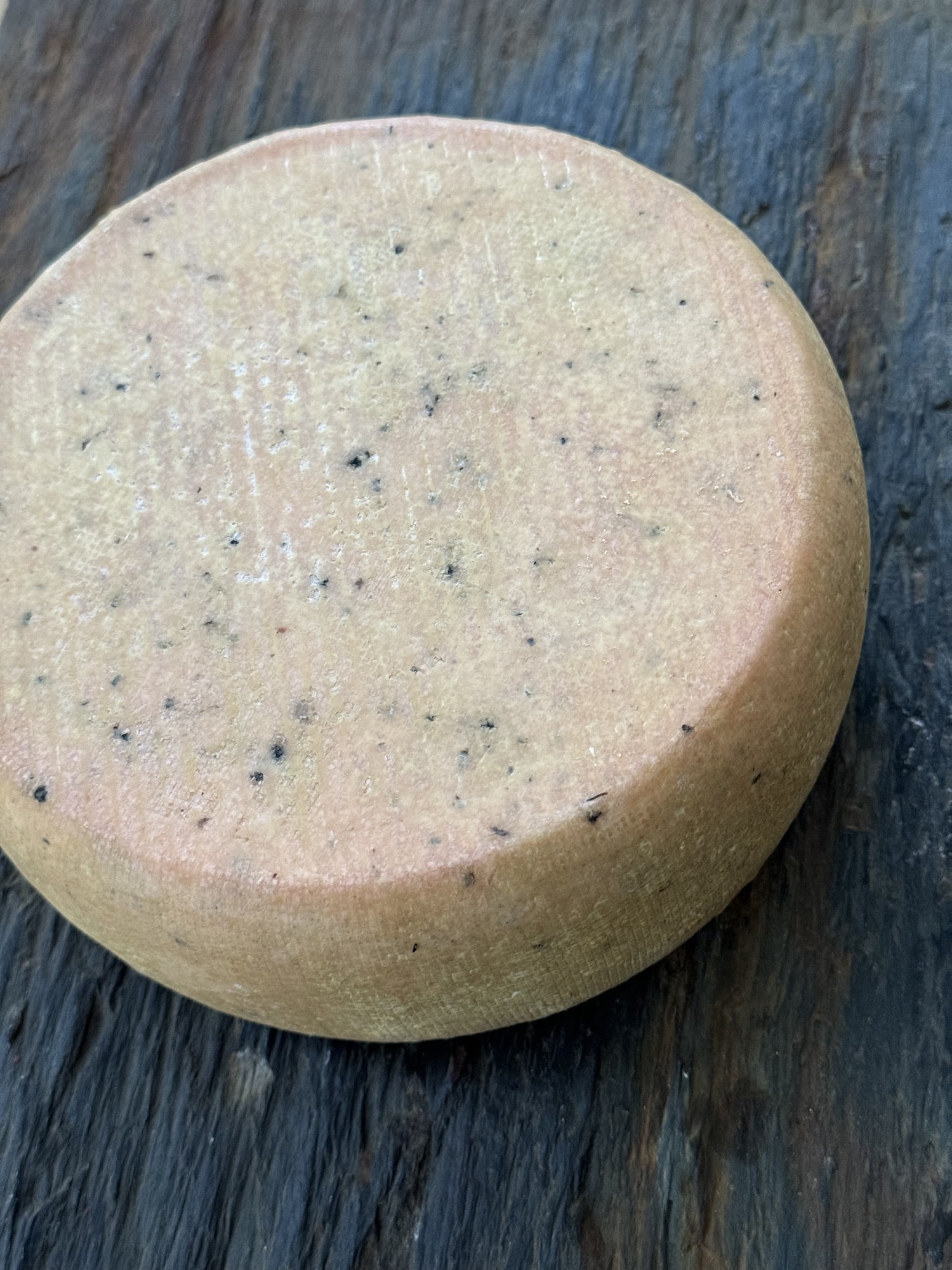 Tomme au poivre de la fromagerie les 4 fermes