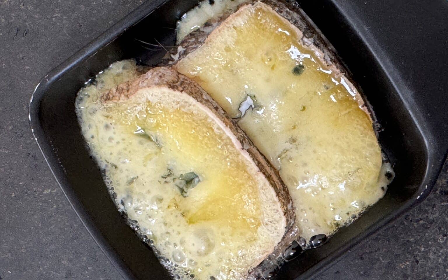 Les éléments indispensables pour la raclette de Burdignes. Découvrez tous nos fromages de la Fromagerie les 4 Fermes.